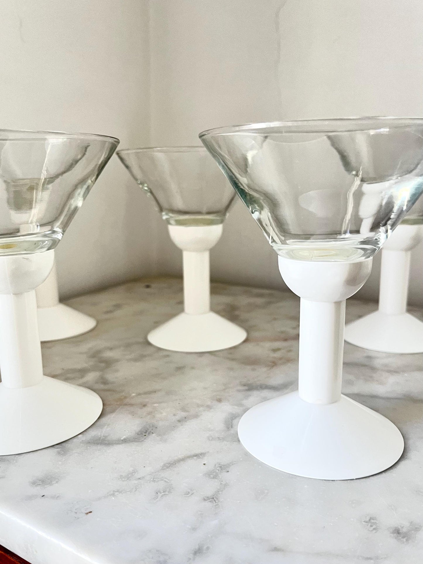 Set di 5 bicchieri da cocktail Oktett di Bodum Glass, base in plastica, stile Memphis, aperitivo estivo
