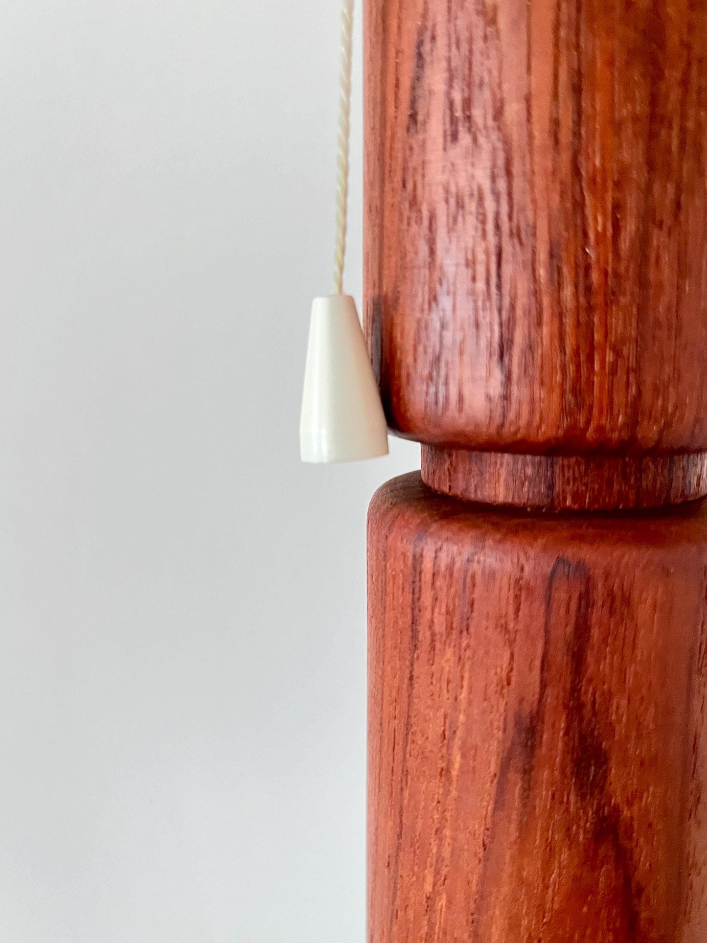 Mid-Century Modern Tischlampe aus Teakholz von Domus, Dänemark, 1960er Jahre