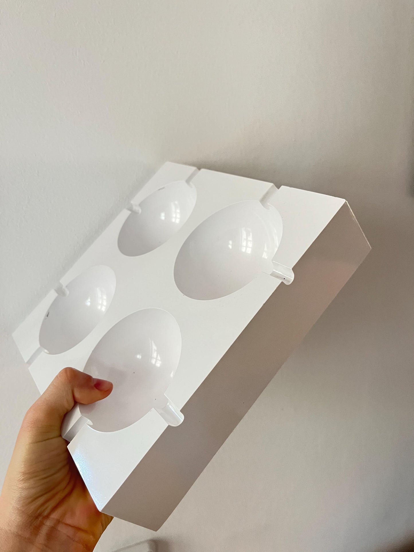 Vintage Space Age white ashtray by Giorgio Soavi for Olivetti, Italy 1965, sculptural white modernist ashtray