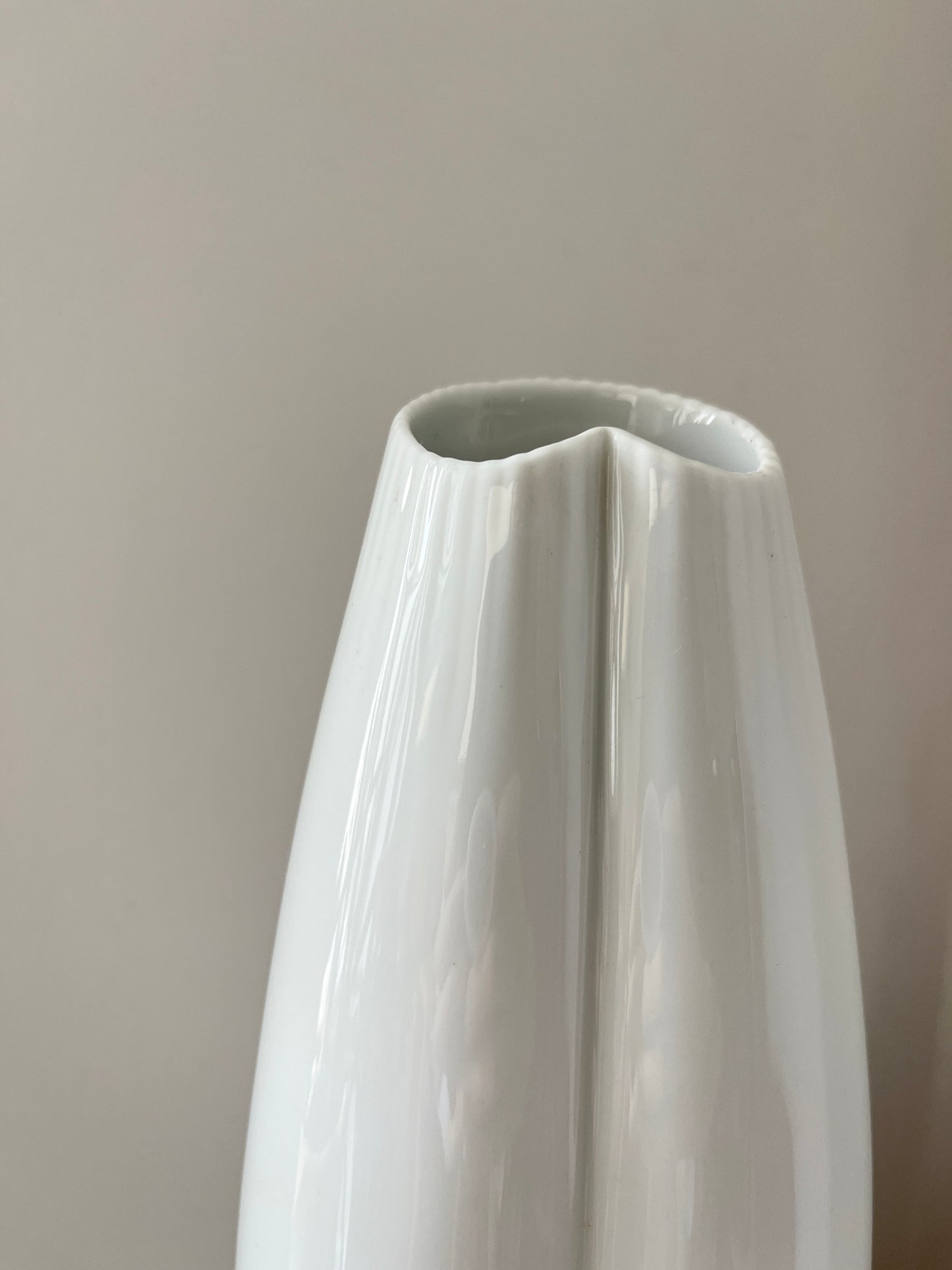 Vintage Tapio Wirkkala white ceramic Vase 2737 for Rosenthal Studio Line, 1950s