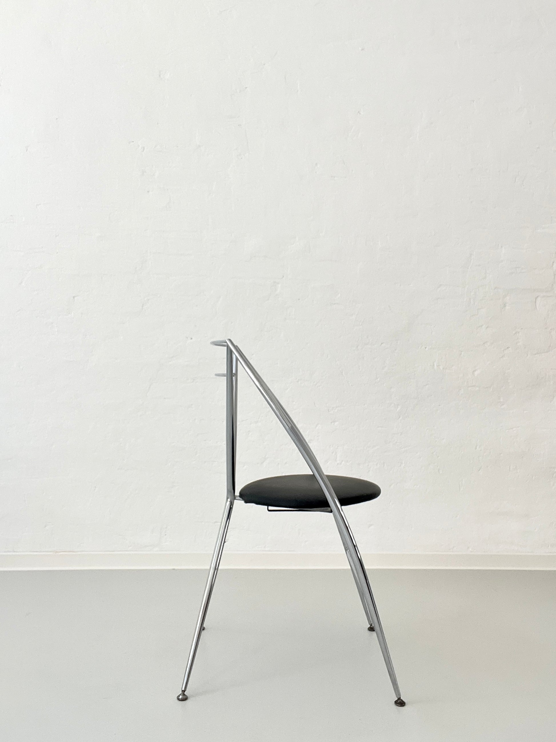 Vintage Cinderella folding chair by Hiroyuki and Agnès Yamakado for Errebi, Italy, featuring a chromed tubular steel frame and black circular seat, circa 1987.