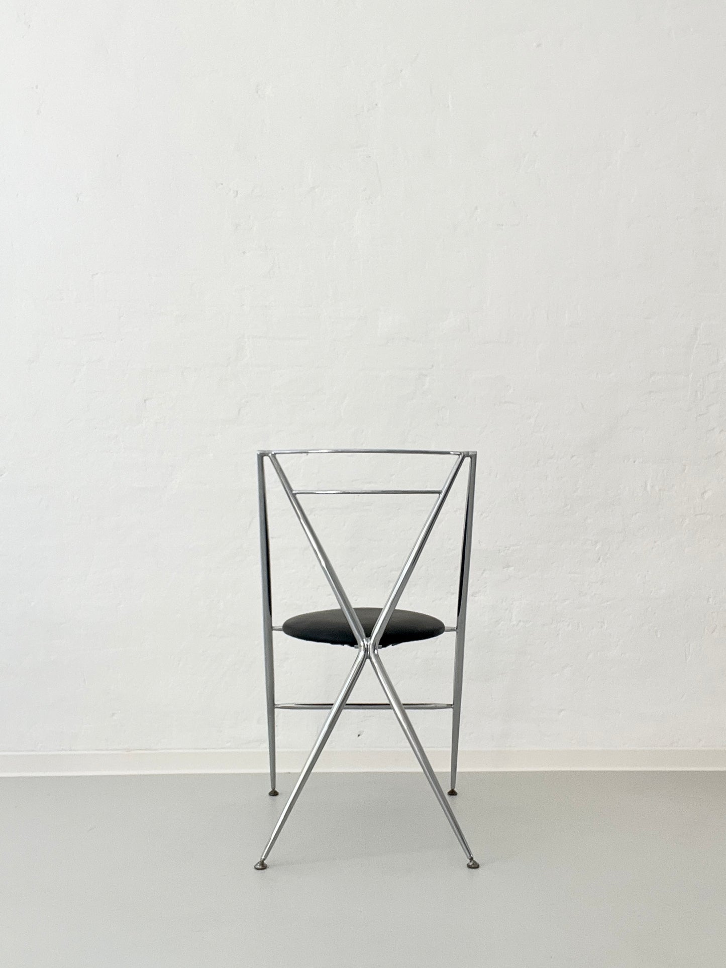 Vintage Cinderella folding chair by Hiroyuki and Agnès Yamakado for Errebi, Italy, featuring a chromed tubular steel frame and black circular seat, circa 1987.