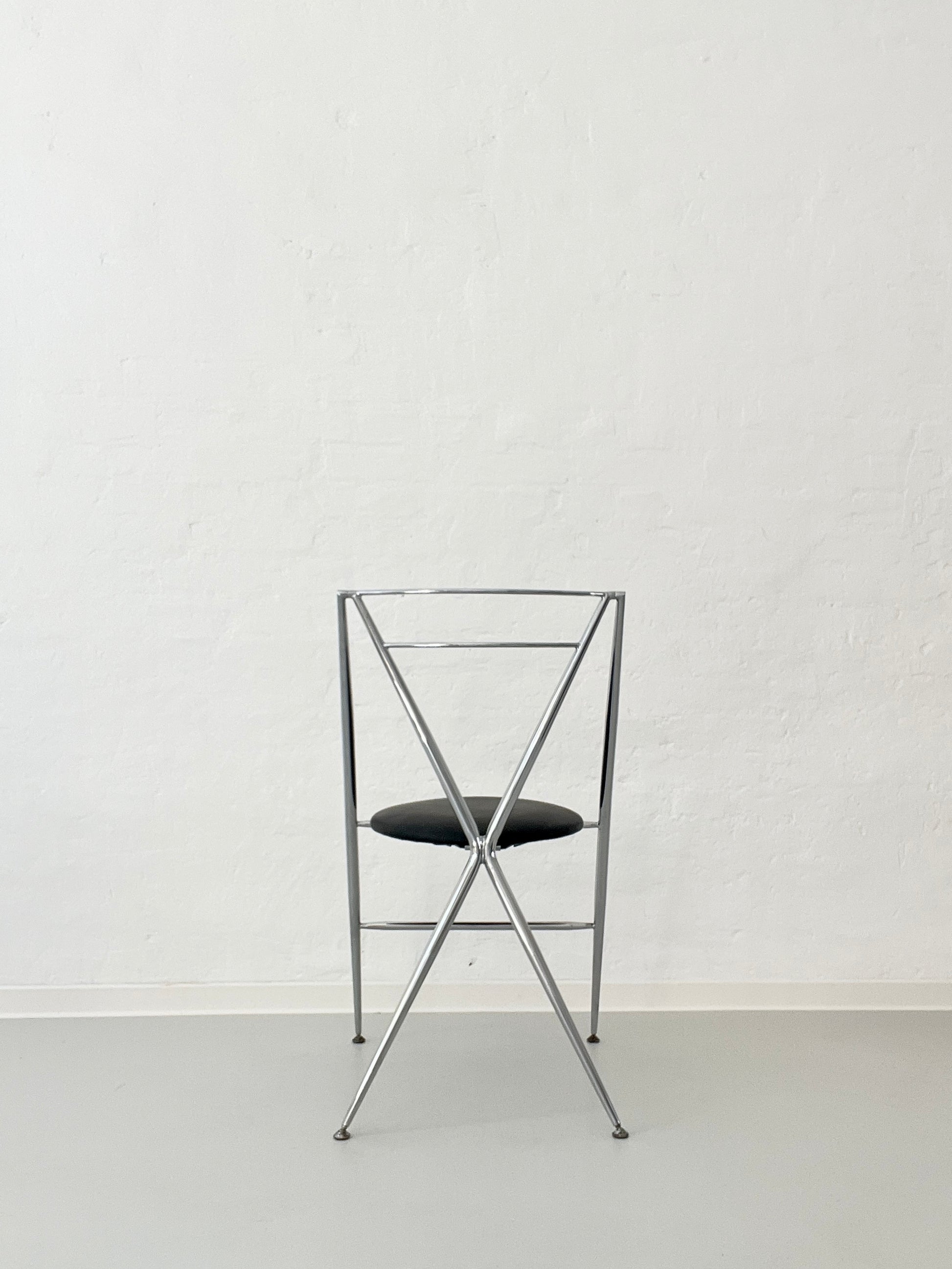 Vintage Cinderella folding chair by Hiroyuki and Agnès Yamakado for Errebi, Italy, featuring a chromed tubular steel frame and black circular seat, circa 1987.