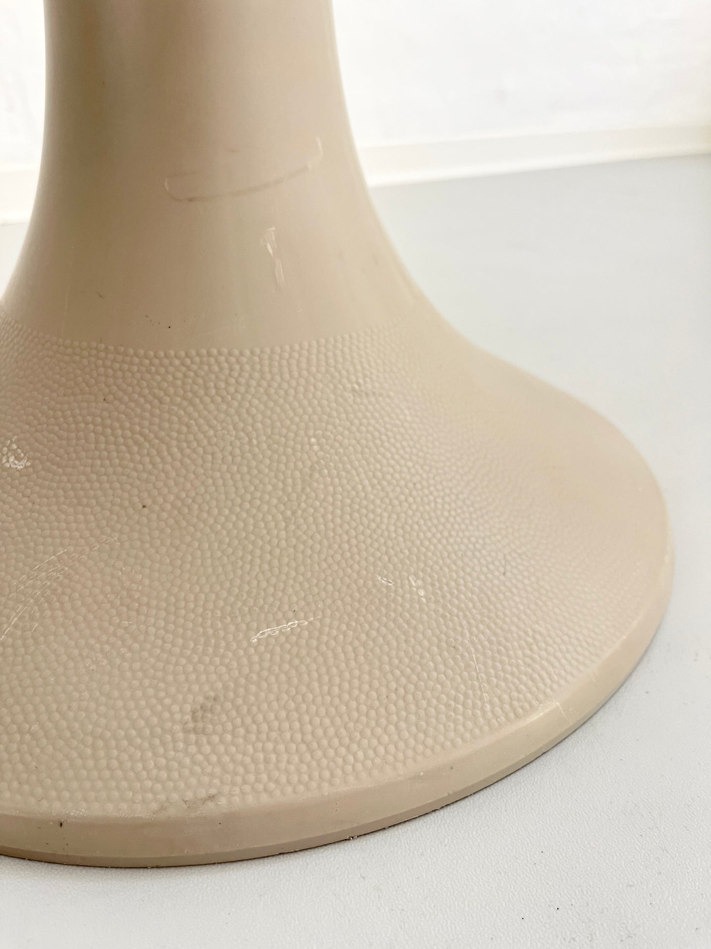 DDR Space-Age-Tulpenhocker, brauner Kunststoff, 1960er–70er