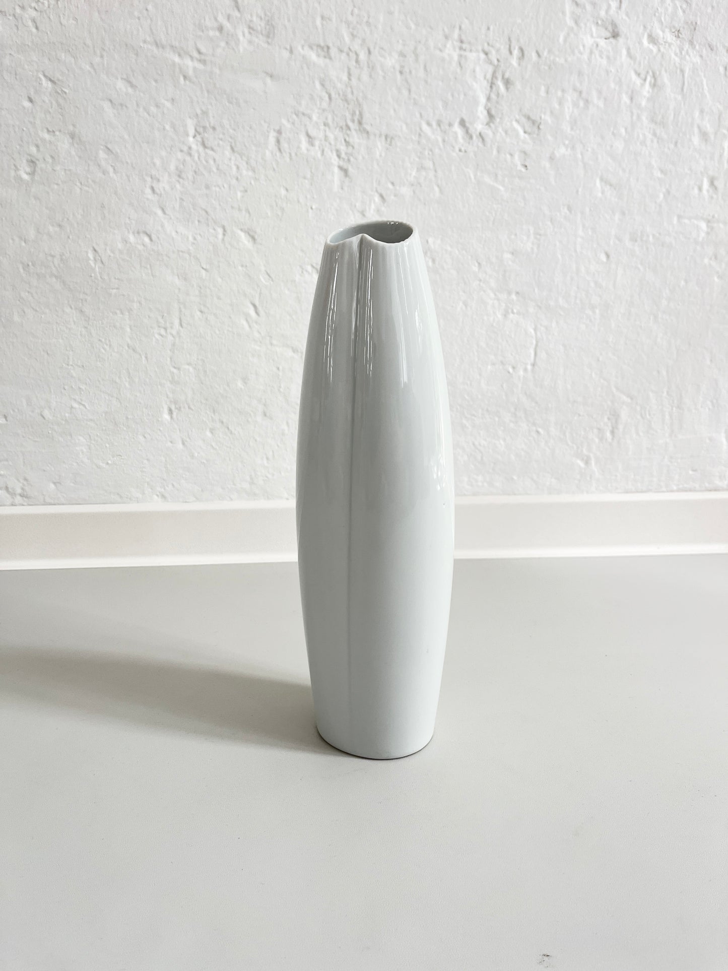 Vintage Tapio Wirkkala white ceramic Vase 2737 for Rosenthal Studio Line, 1950s