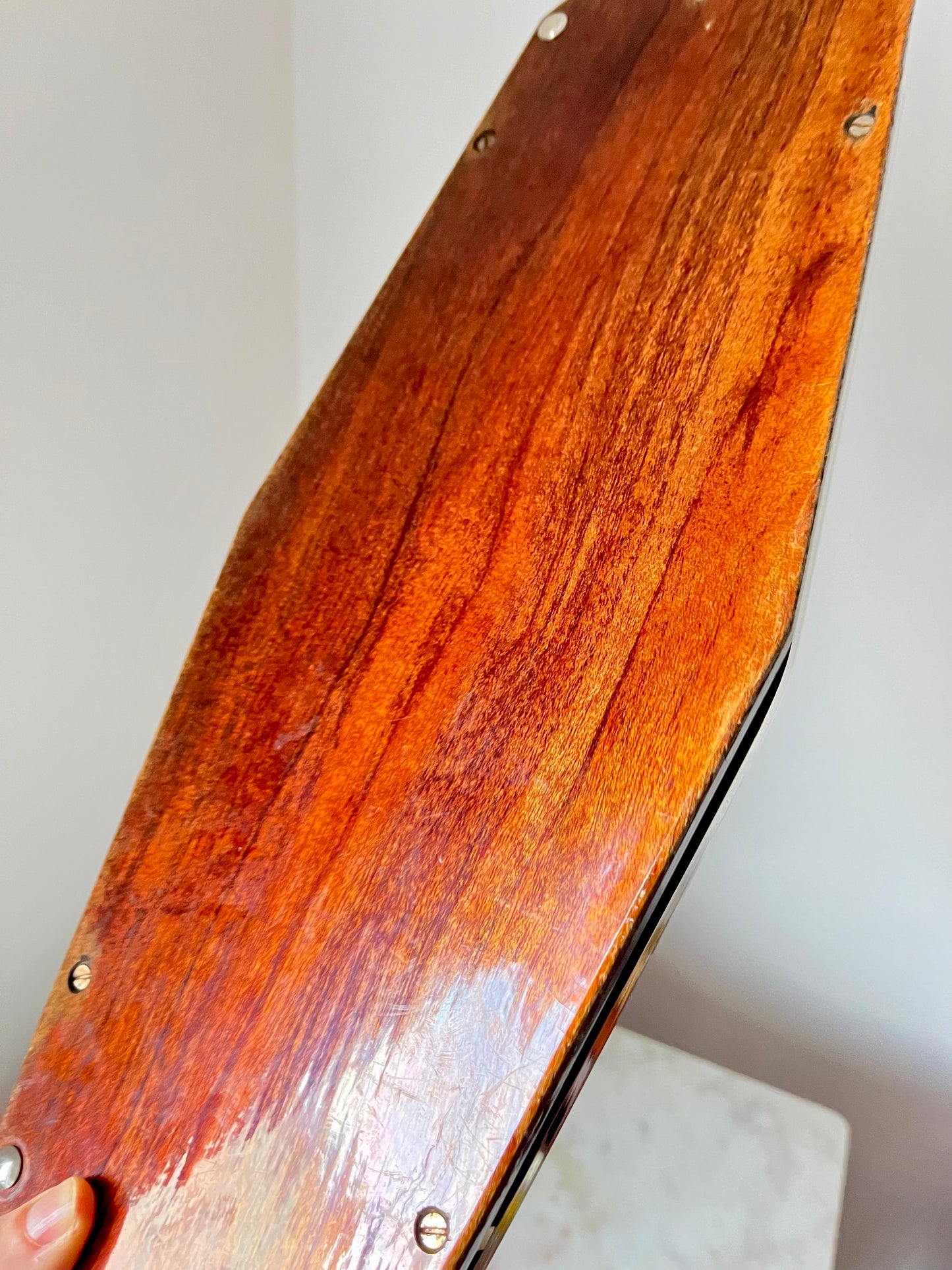 Serviertablett aus Holz und Chrom im Art-Deco-Stil – Geometrisches Design, 1930er Jahre