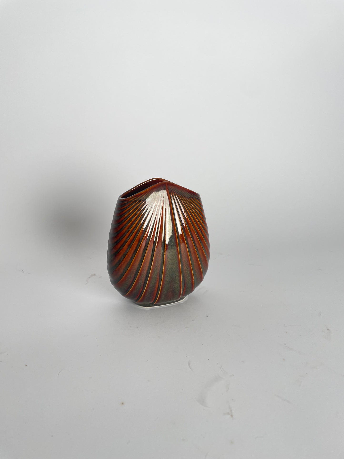 Vintage Max Fussl Fächervase fan vase for Rosenthal Studio-Line, Germany, white ceramic fan vase