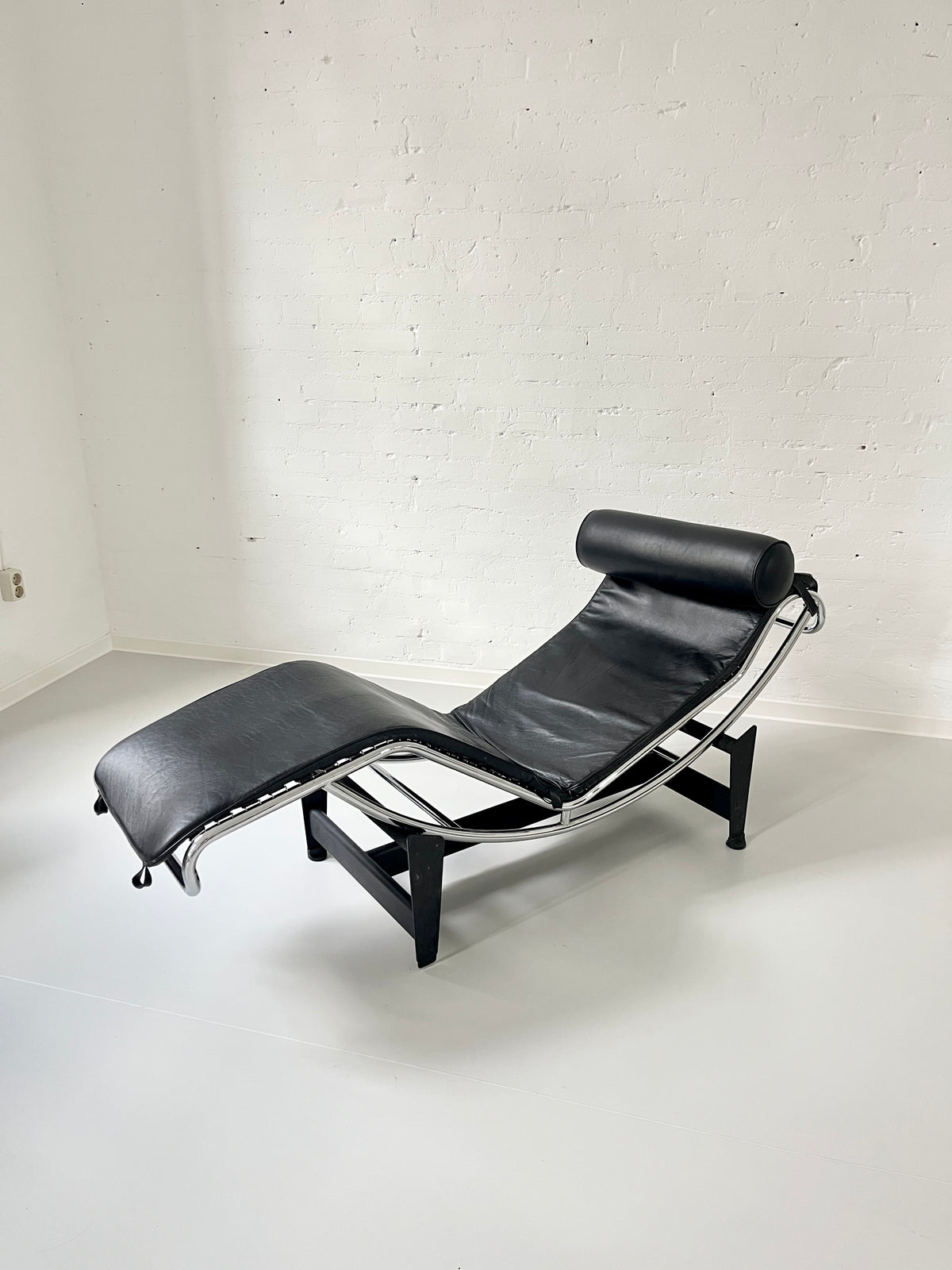 Vintage LC4-Style Chaise Longue, High-Quality Reproduction, Genuine Leather, Italy, 1970s