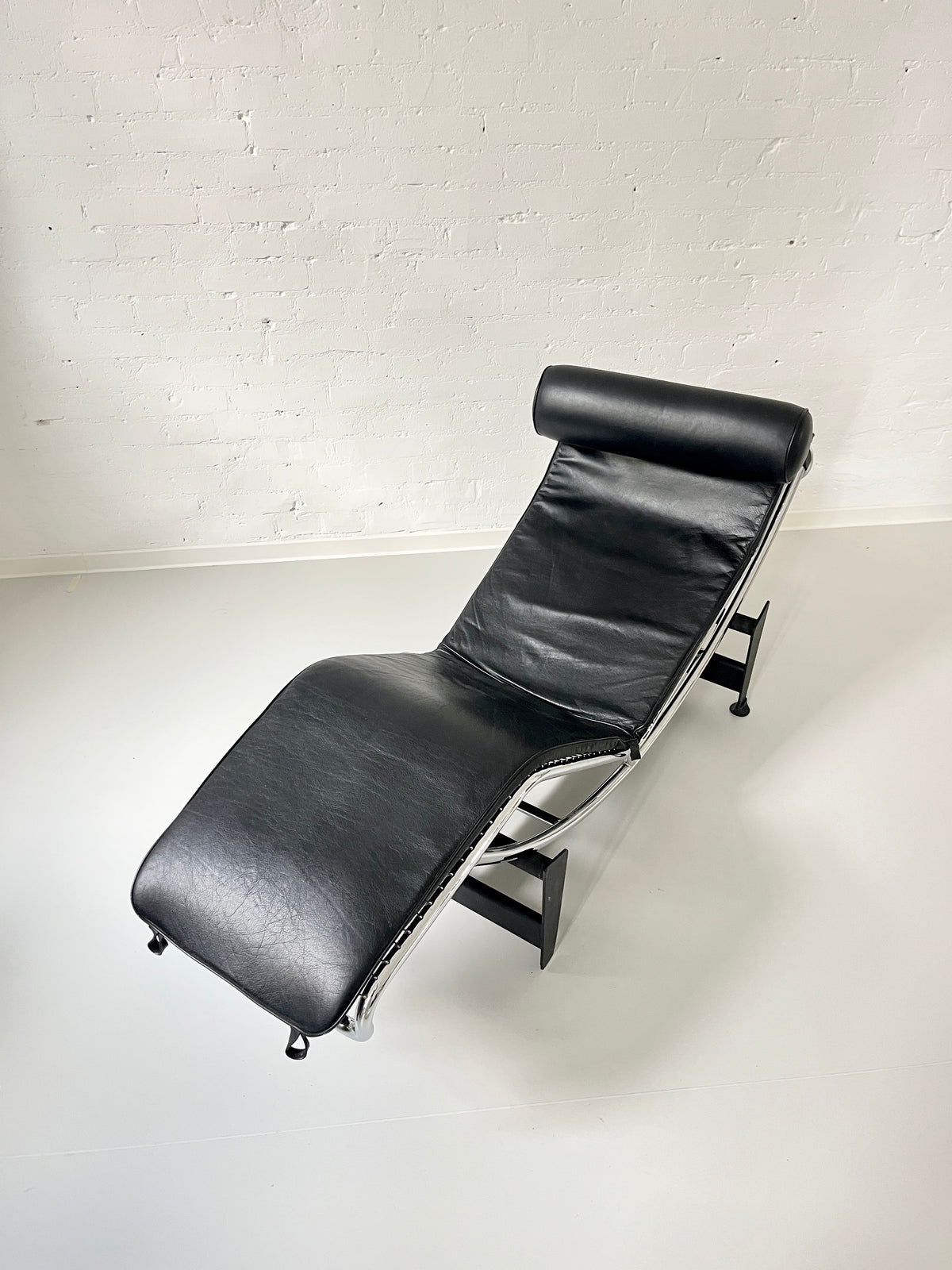 Vintage LC4-Style Chaise Longue, High-Quality Reproduction, Genuine Leather, Italy, 1970s