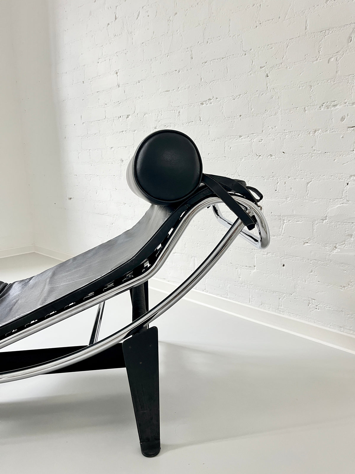 Vintage LC4-Style Chaise Longue, High-Quality Reproduction, Genuine Leather, Italy, 1970s