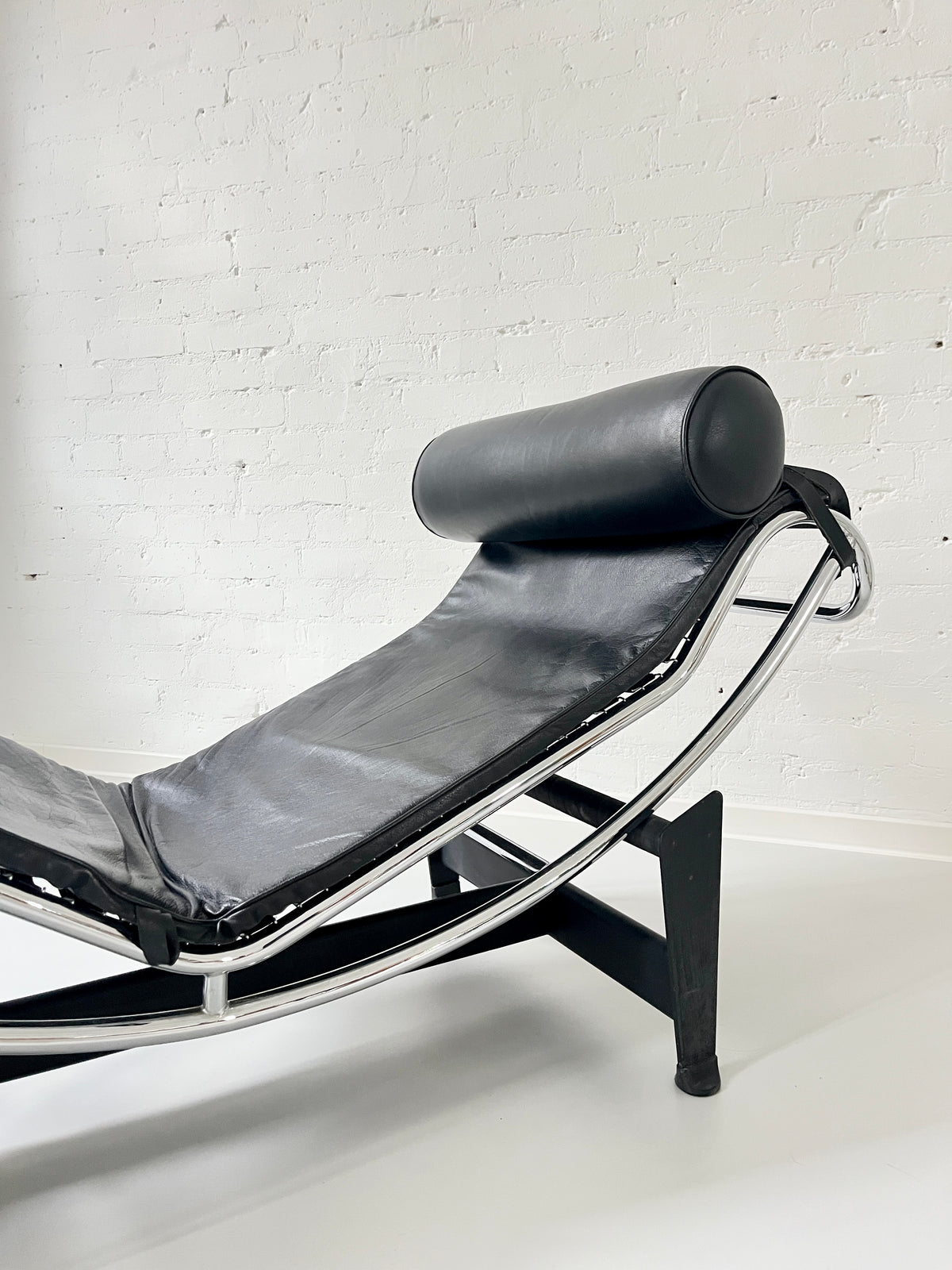 Vintage LC4-Style Chaise Longue, High-Quality Reproduction, Genuine Leather, Italy, 1970s