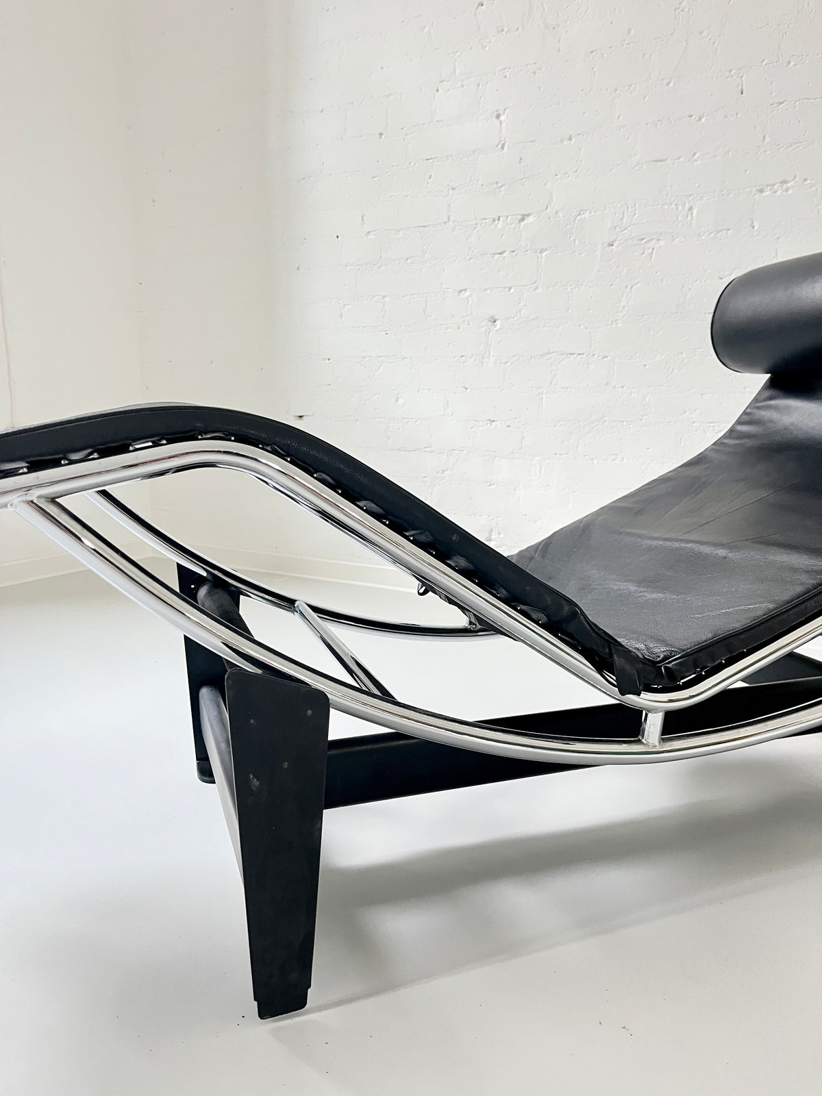 Vintage LC4-Style Chaise Longue, High-Quality Reproduction, Genuine Leather, Italy, 1970s