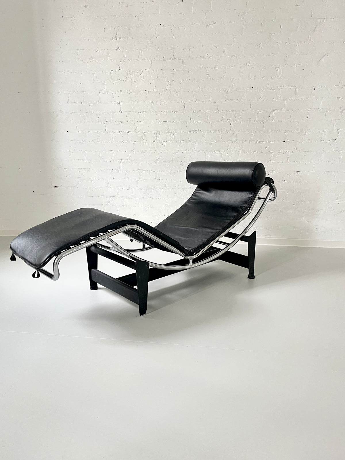 Vintage LC4-Style Chaise Longue, High-Quality Reproduction, Genuine Leather, Italy, 1970s
