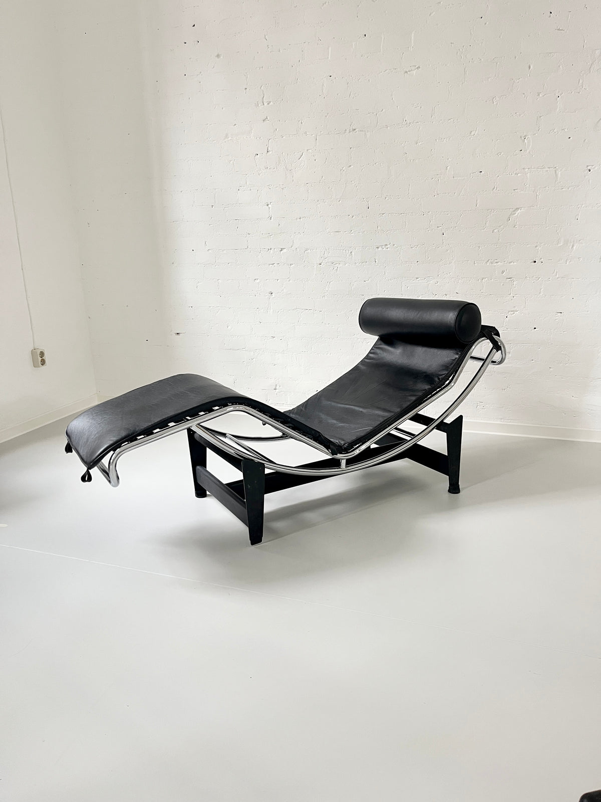 Vintage LC4-Style Chaise Longue, High-Quality Reproduction, Genuine Leather, Italy, 1970s