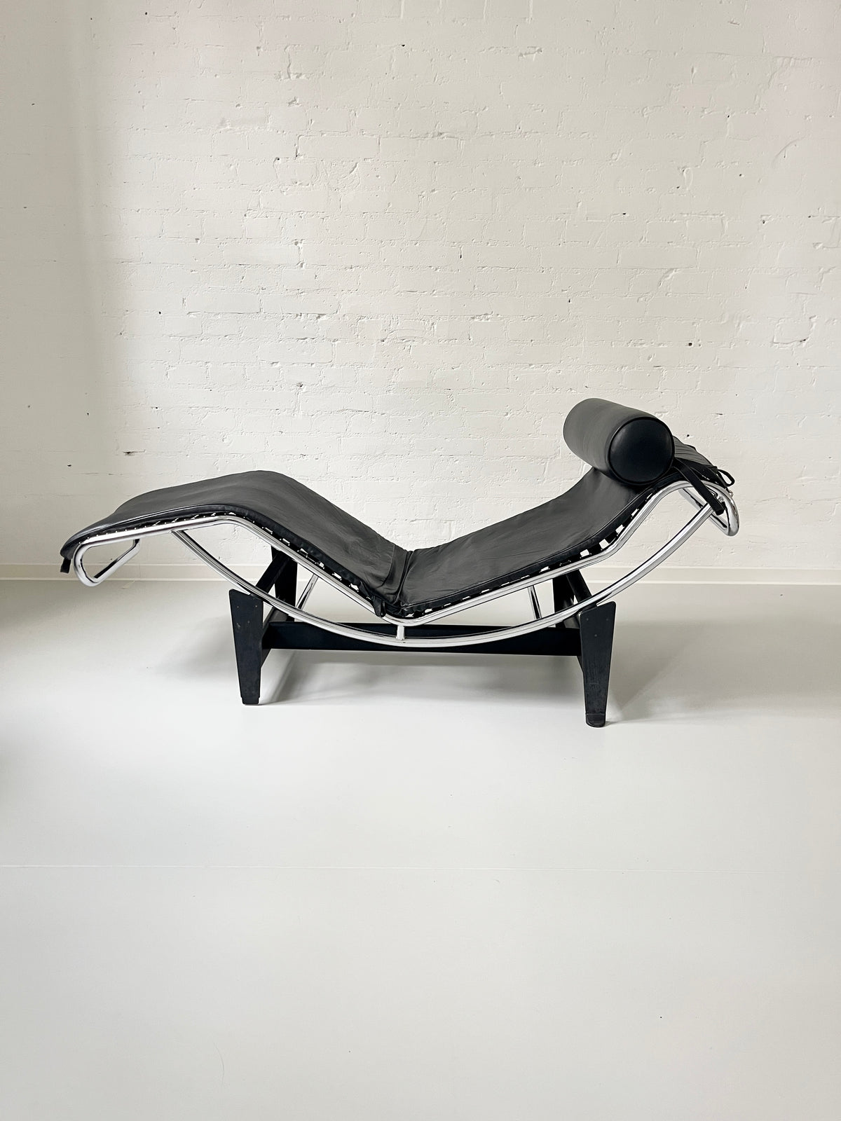 Vintage LC4-Style Chaise Longue, High-Quality Reproduction, Genuine Leather, Italy, 1970s
