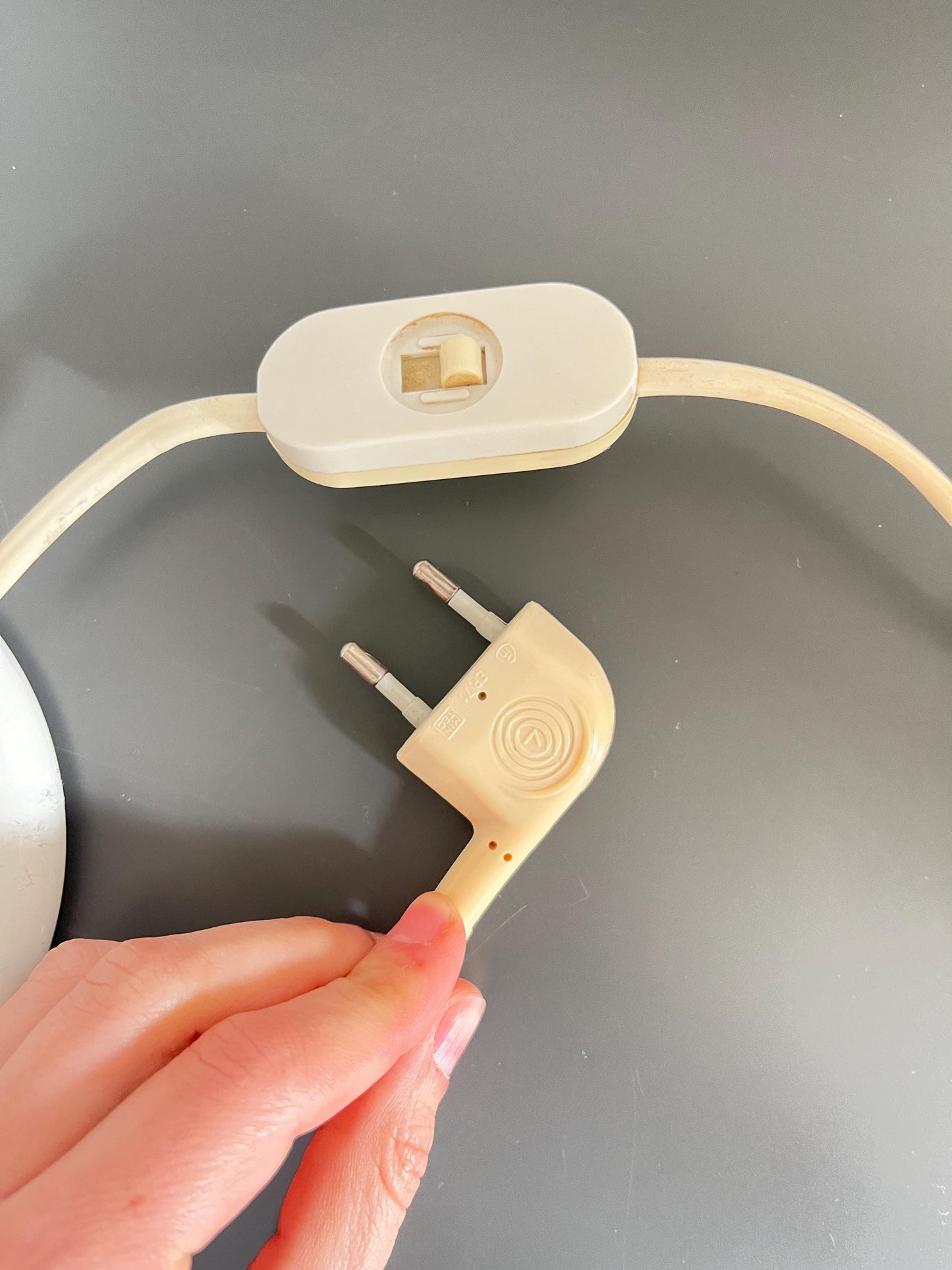 Seltene LUCI Mod. C414 Magnetische Kugel-Tischleuchte, Weltraumzeitalter Italien 1970er Jahre
