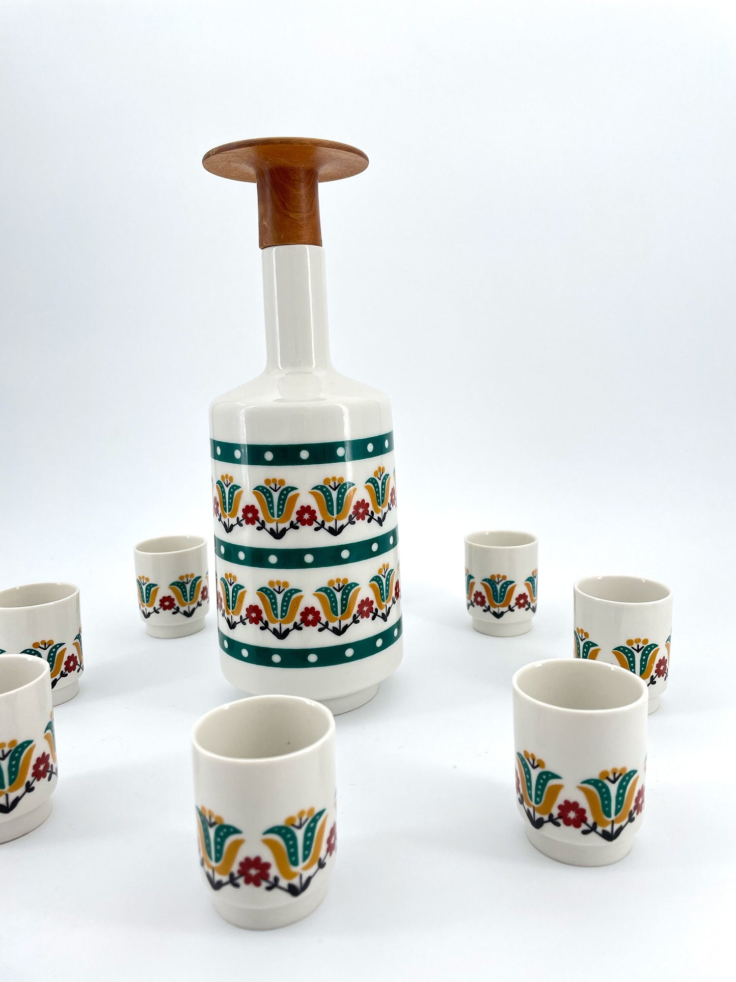 Bottiglia e bicchieri in ceramica per liquore, H. Krügel, Germania, anni '60