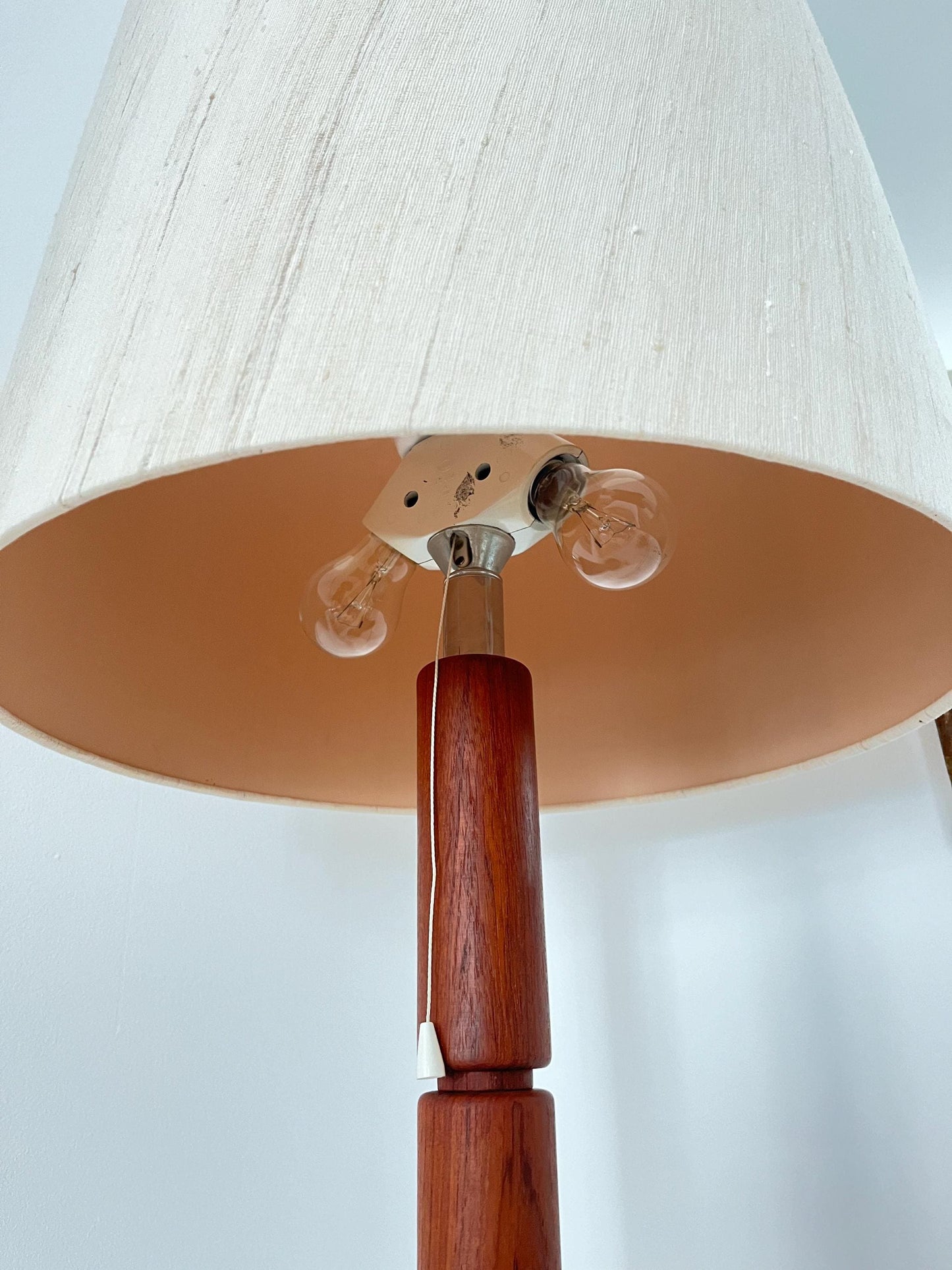 Mid-Century Modern Tischlampe aus Teakholz von Domus, Dänemark, 1960er Jahre