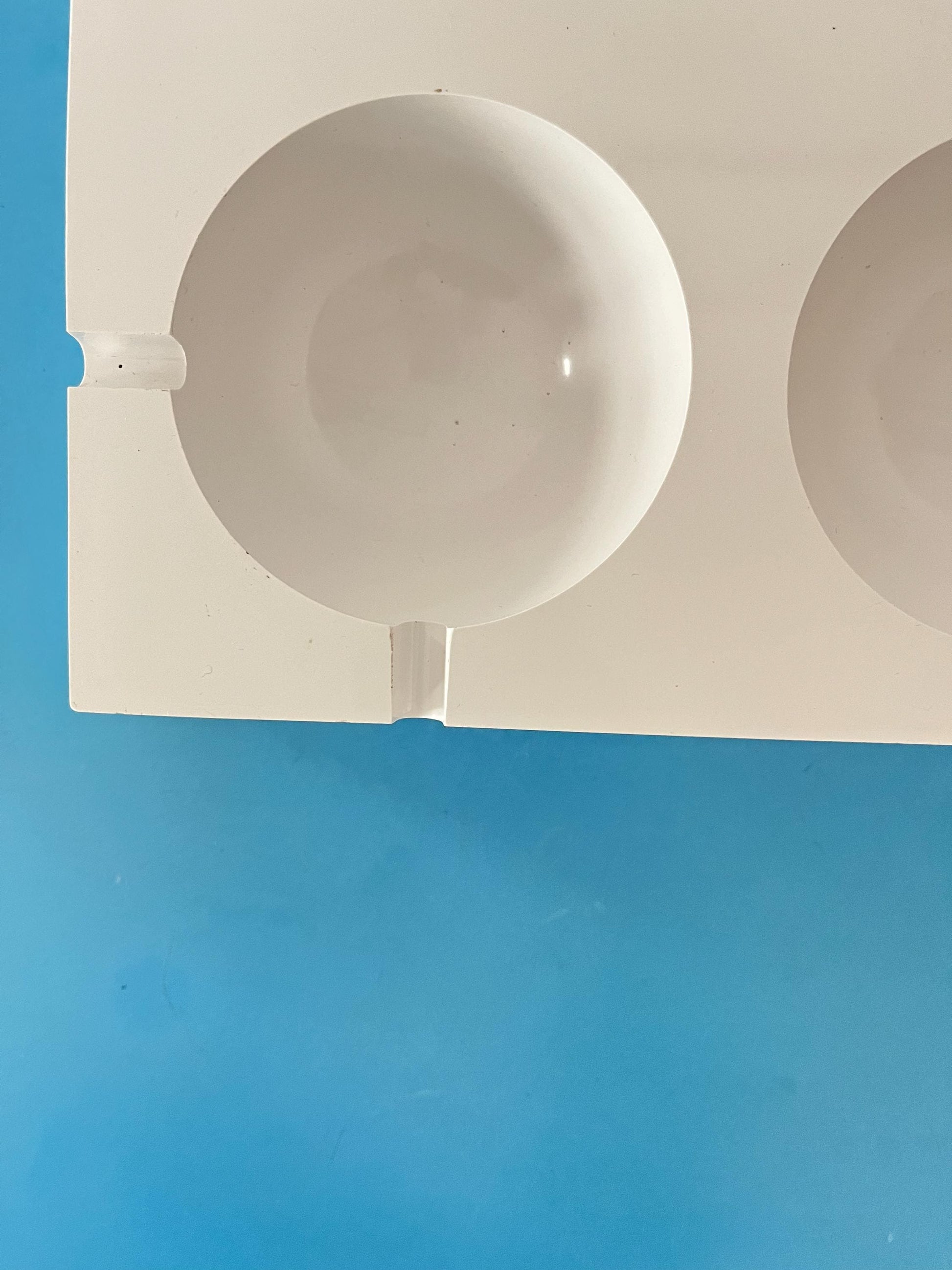 Vintage Space Age white ashtray by Giorgio Soavi for Olivetti, Italy 1965, minimalist white catchall dish