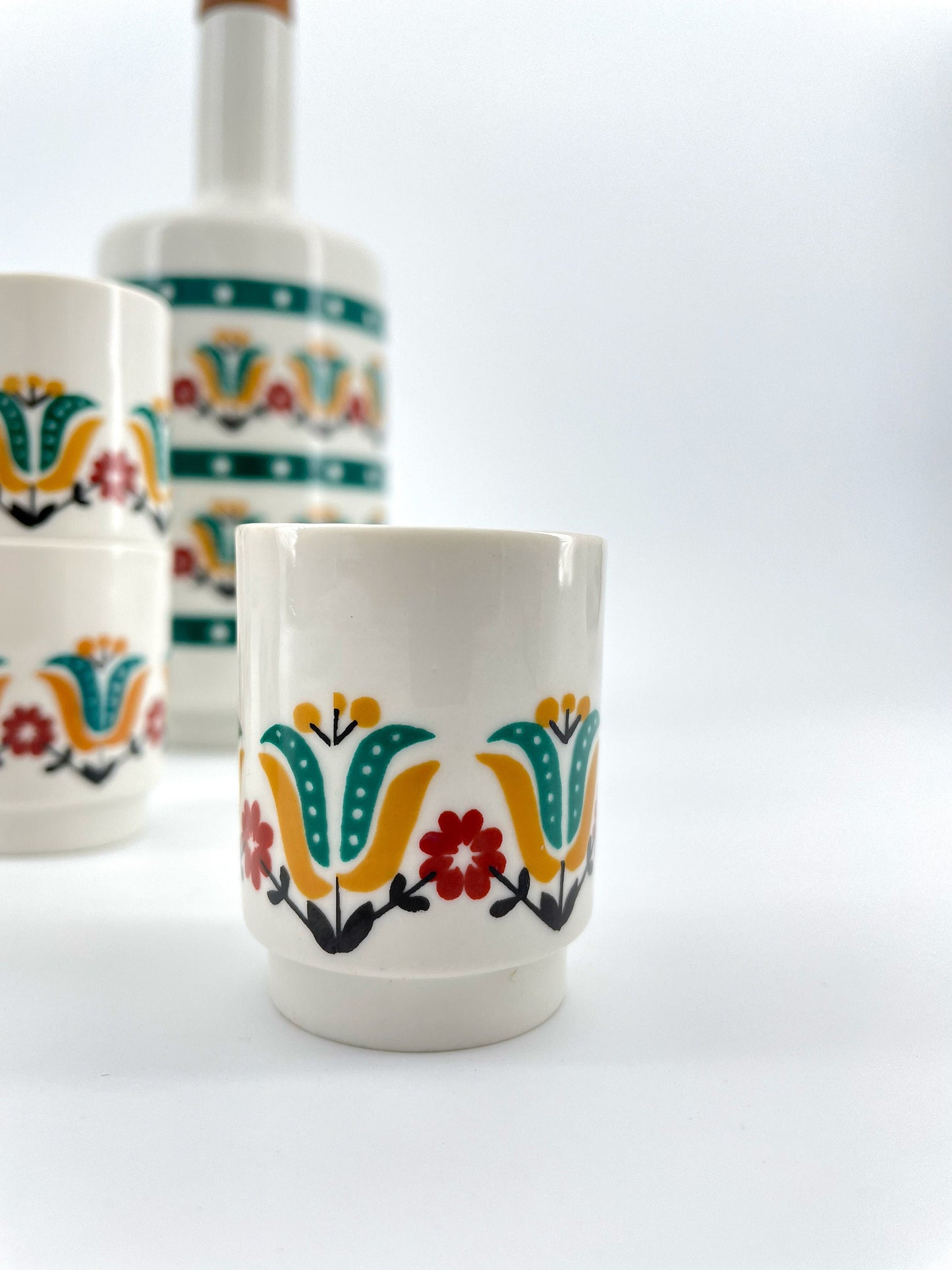 Bottiglia e bicchieri in ceramica per liquore, H. Krügel, Germania, anni '60